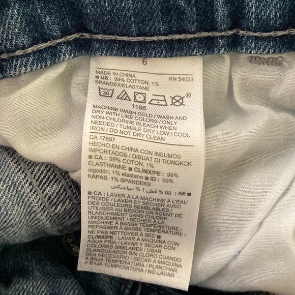 Old Navy Distressed Jean Shorts - Picture 4 of 6